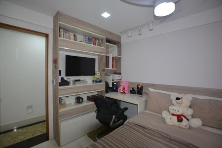 Apartamento à venda com 300m², 4 quartos e 2 vagasQuarto 3 Suite