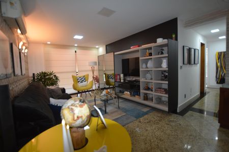 Apartamento à venda com 300m², 4 quartos e 2 vagasSala