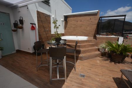 Apartamento à venda com 300m², 4 quartos e 2 vagasPiscina