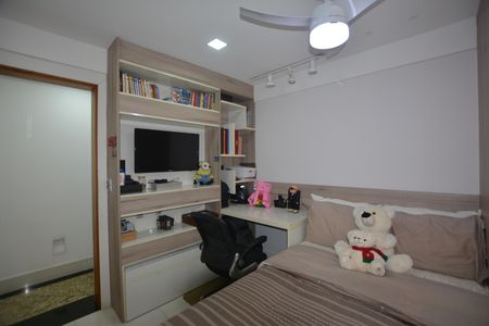 Apartamento à venda com 300m², 4 quartos e 2 vagasQuarto 3 Suite