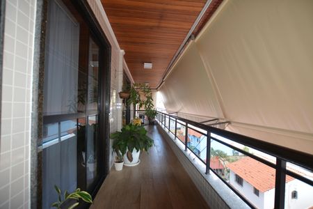 Apartamento à venda com 300m², 4 quartos e 2 vagasVaranda do  Quarto 2