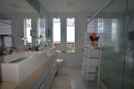 Apartamento à venda com 300m², 4 quartos e 2 vagasBanheiro da Suíte 4