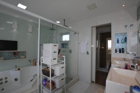 Apartamento à venda com 300m², 4 quartos e 2 vagasBanheiro da Suíte 4