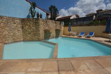 Apartamento à venda com 300m², 4 quartos e 2 vagasÁrea comum - Piscina