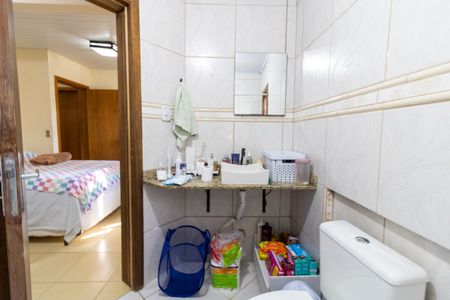 Casa à venda com 145m², 3 quartos e 2 vagasBanheiro da Suíte