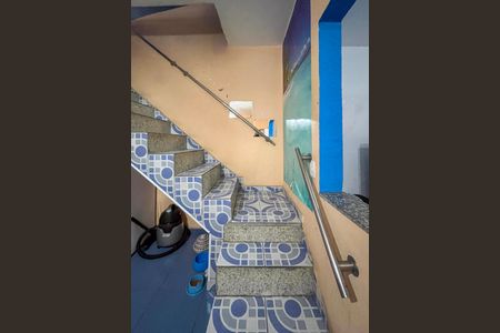Casa à venda com 174m², 4 quartos e sem vaga Casa à venda com 174m², 4 quartos e sem vagaEscada
