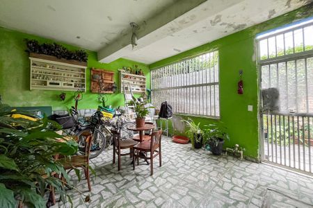 Casa à venda com 174m², 4 quartos e sem vaga Casa à venda com 174m², 4 quartos e sem vagaQuintal
