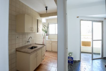 Cozinha de apartamento à venda com 1 quarto, 39m² em Centro, Campinas