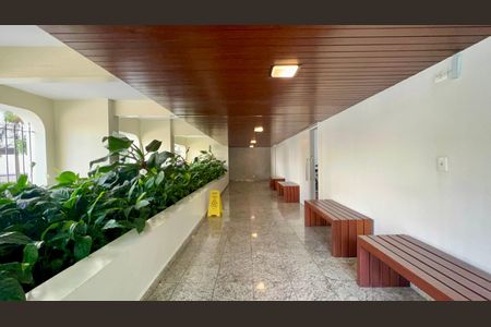 Apartamento à venda com 150m², 3 quartos e 2 vagas Apartamento à venda com 150m², 3 quartos e 2 vagasHall de entrada