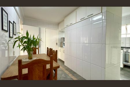 Apartamento à venda com 150m², 3 quartos e 2 vagas Apartamento à venda com 150m², 3 quartos e 2 vagasCopa