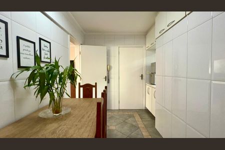 Apartamento à venda com 150m², 3 quartos e 2 vagas Apartamento à venda com 150m², 3 quartos e 2 vagasCopa