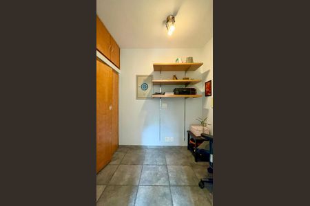 Apartamento à venda com 150m², 3 quartos e 2 vagas Apartamento à venda com 150m², 3 quartos e 2 vagasQuarto de Serviço