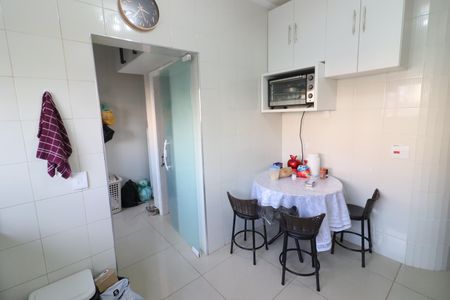 Apartamento à venda com 126m², 4 quartos e 2 vagasCozinha