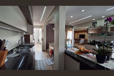 Casa à venda com 206m², 4 quartos e 4 vagasCozinha 