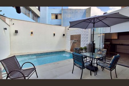 Casa à venda com 206m², 4 quartos e 4 vagasQuintal 