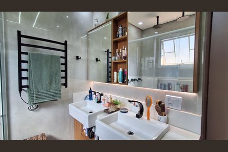 Casa à venda com 206m², 4 quartos e 4 vagasBanheiro Suíte 1