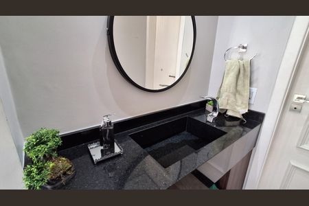 Casa à venda com 206m², 4 quartos e 4 vagasBanheiro Social 