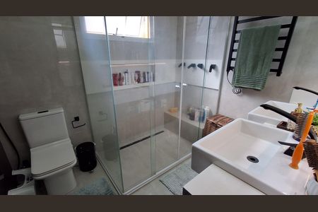 Casa à venda com 206m², 4 quartos e 4 vagasBanheiro Suíte 1
