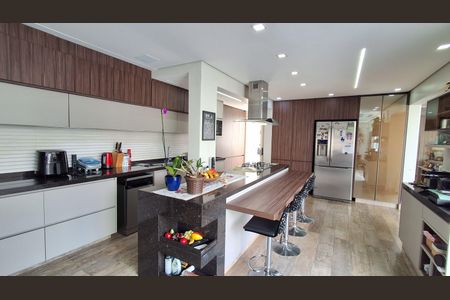 Casa à venda com 206m², 4 quartos e 4 vagasCozinha 