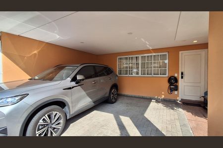 Casa à venda com 206m², 4 quartos e 4 vagasGaragem 