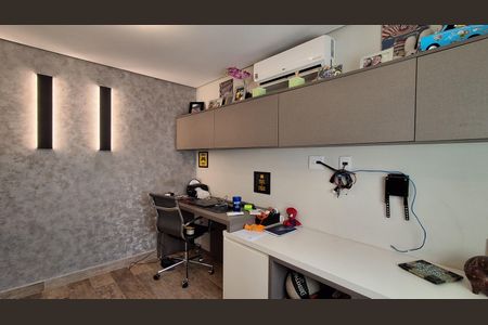 Casa à venda com 206m², 4 quartos e 4 vagasEscritório 