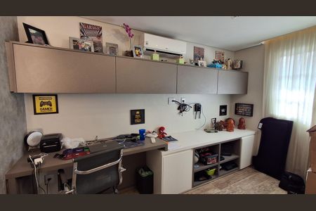 Casa à venda com 206m², 4 quartos e 4 vagasEscritório 