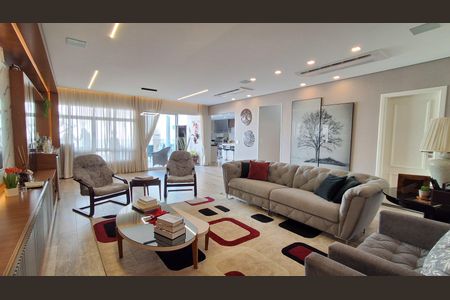 Casa à venda com 206m², 4 quartos e 4 vagasSala