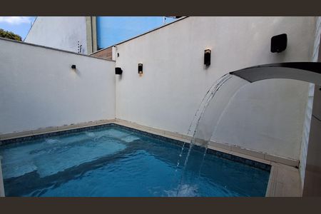 Casa à venda com 206m², 4 quartos e 4 vagasPiscina 