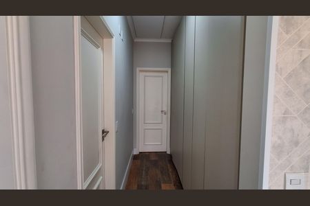 Casa à venda com 206m², 4 quartos e 4 vagasCorredor 