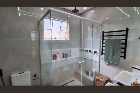 Casa à venda com 206m², 4 quartos e 4 vagasBanheiro Suíte 1