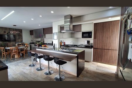 Casa à venda com 206m², 4 quartos e 4 vagasCozinha 