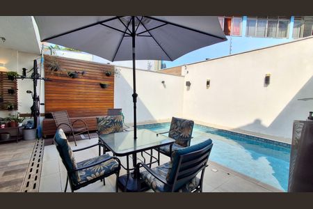 Casa à venda com 206m², 4 quartos e 4 vagasQuintal 
