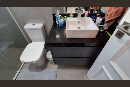Casa à venda com 206m², 4 quartos e 4 vagasBanheiro Suíte 2