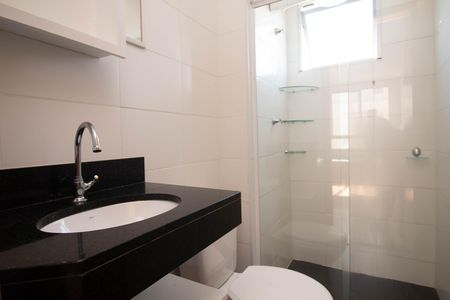 Banheiro de apartamento para alugar com 2 quartos, 45m² em Água Chata, Guarulhos