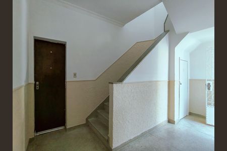 Apartamento para alugar com 101m², 2 quartos e 1 vaga Apartamento para alugar com 101m², 2 quartos e 1 vagaEscada
