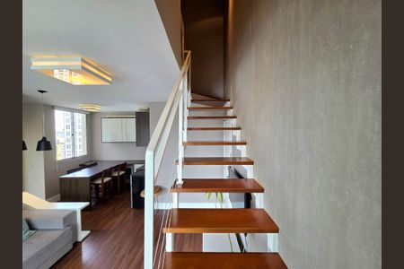 Apartamento à venda com 70m², 2 quartos e 2 vagasEscada