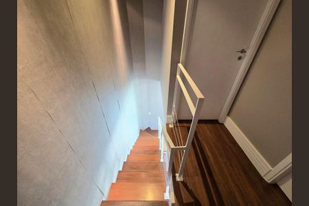 Apartamento à venda com 70m², 2 quartos e 2 vagasEscada