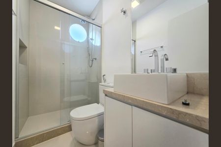 Apartamento à venda com 70m², 2 quartos e 2 vagasBanheiro da Suíte 1