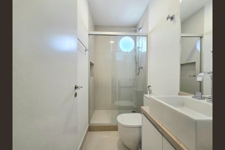 Apartamento à venda com 70m², 2 quartos e 2 vagasBanheiro da Suíte 1