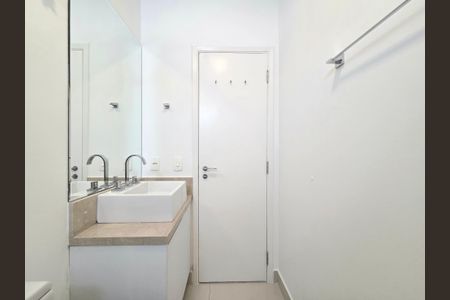 Apartamento à venda com 70m², 2 quartos e 2 vagasBanheiro da Suíte 1