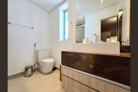 Apartamento à venda com 70m², 2 quartos e 2 vagasBanheiro da Suíte 2