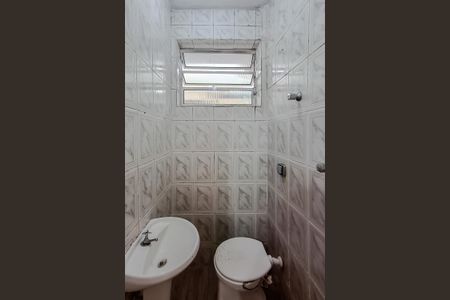 Banheiro de kitnet/studio para alugar com 1 quarto, 28m² em Liberdade, São Paulo