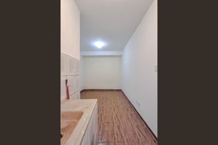 Cozinha de kitnet/studio para alugar com 1 quarto, 28m² em Liberdade, São Paulo