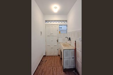Cozinha de kitnet/studio para alugar com 1 quarto, 28m² em Liberdade, São Paulo