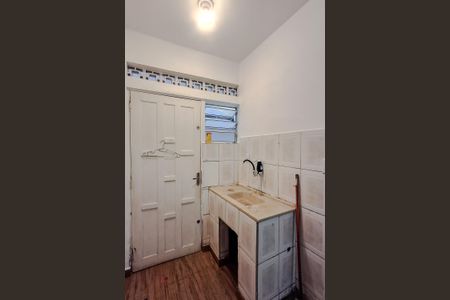Cozinha de kitnet/studio para alugar com 1 quarto, 28m² em Liberdade, São Paulo