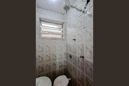 Banheiro de kitnet/studio para alugar com 1 quarto, 28m² em Liberdade, São Paulo