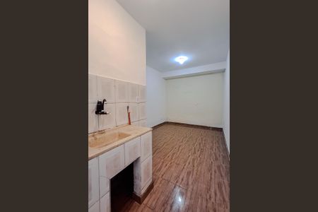 Cozinha de kitnet/studio para alugar com 1 quarto, 28m² em Liberdade, São Paulo