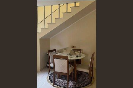 Casa à venda com 4 quartos, 237m² em Vila Anastácio, São Paulo