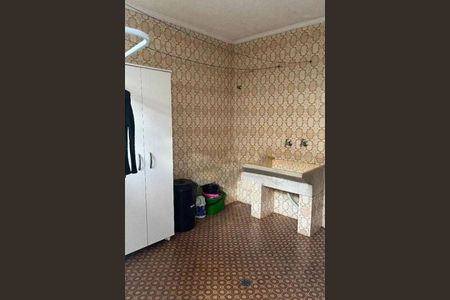 Casa à venda com 4 quartos, 237m² em Vila Anastácio, São Paulo