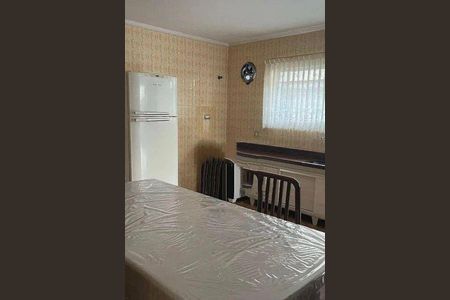 Casa à venda com 4 quartos, 237m² em Vila Anastácio, São Paulo